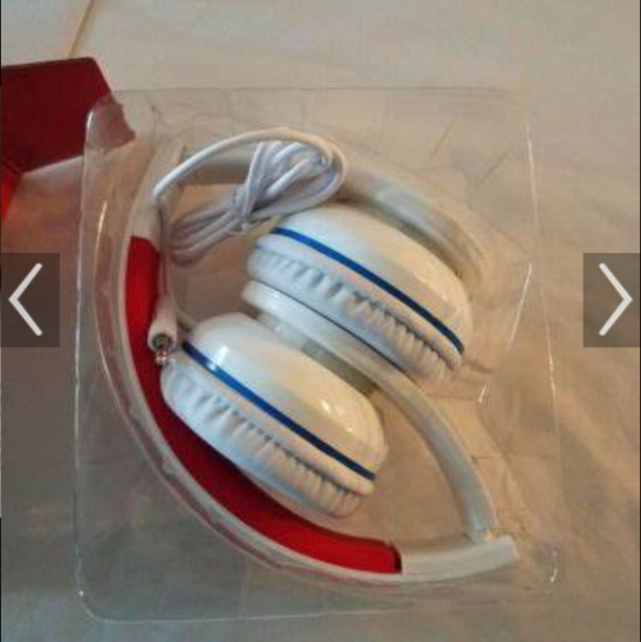 Carnival Cruise Lines VIFP Headphones - Picture 11 of 12